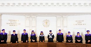 Die 14 Verfassungsrichterinnen und Verfassungsrichter